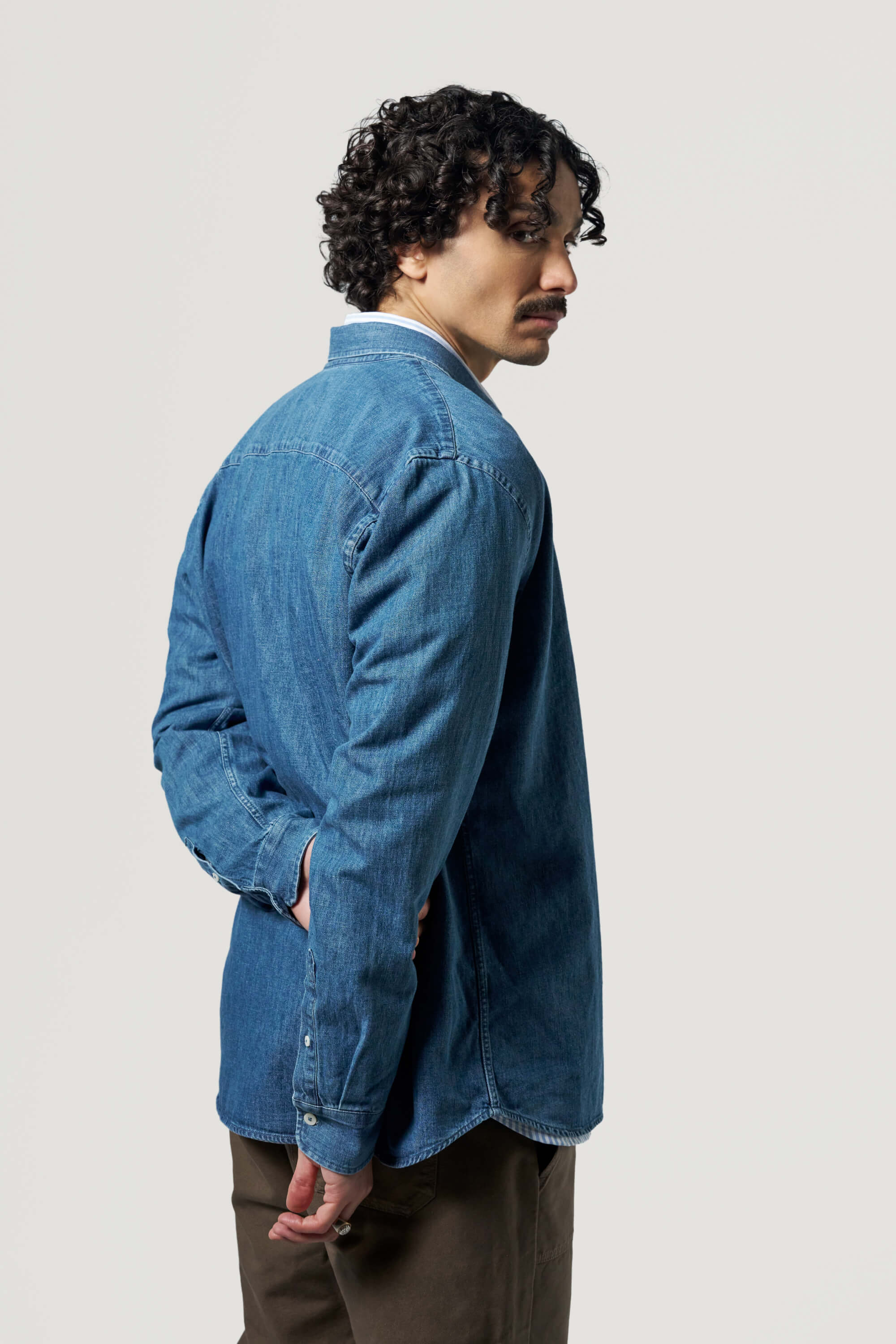 La chemise en jean - Image 13
