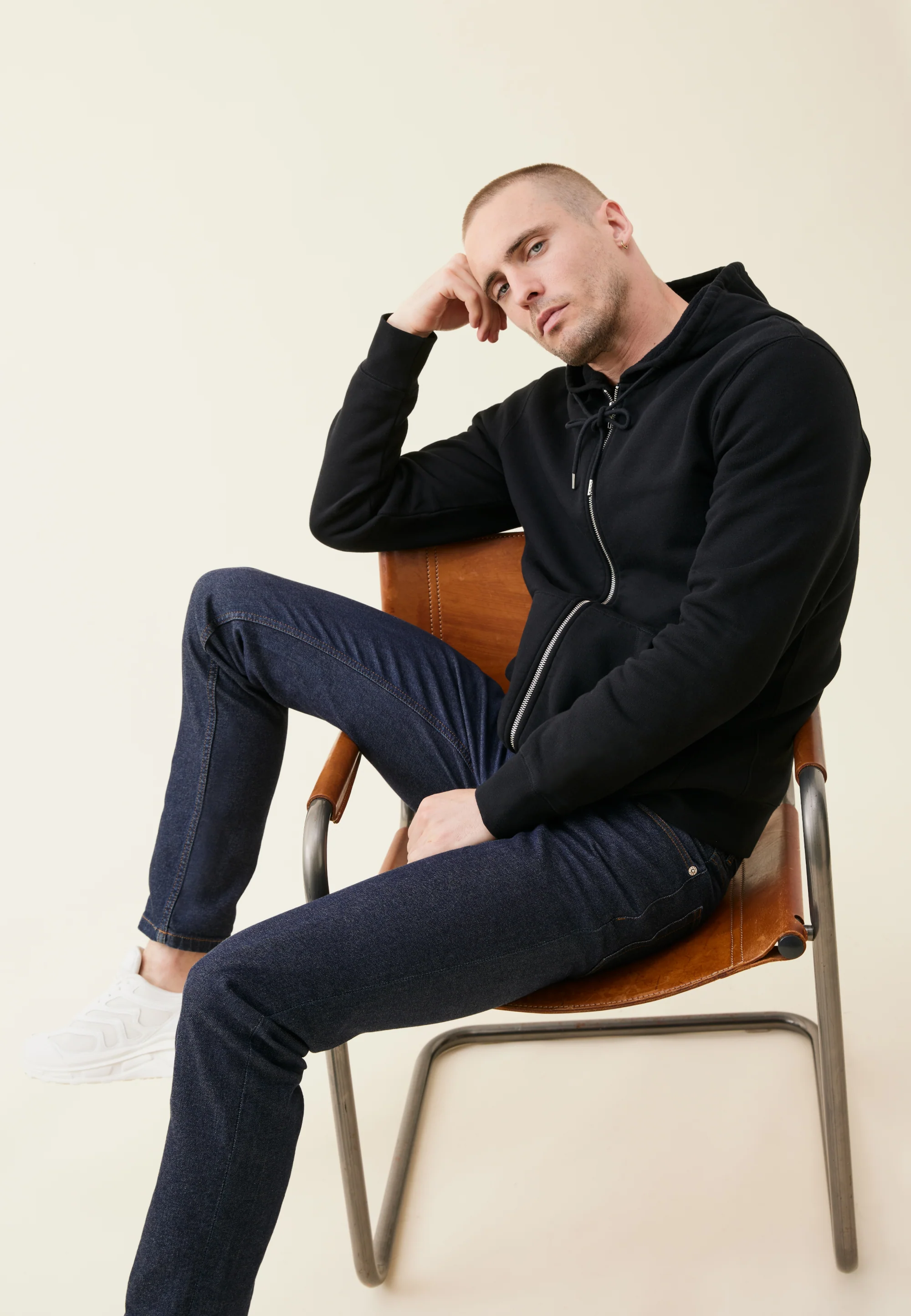 Le hoodie - Image 4